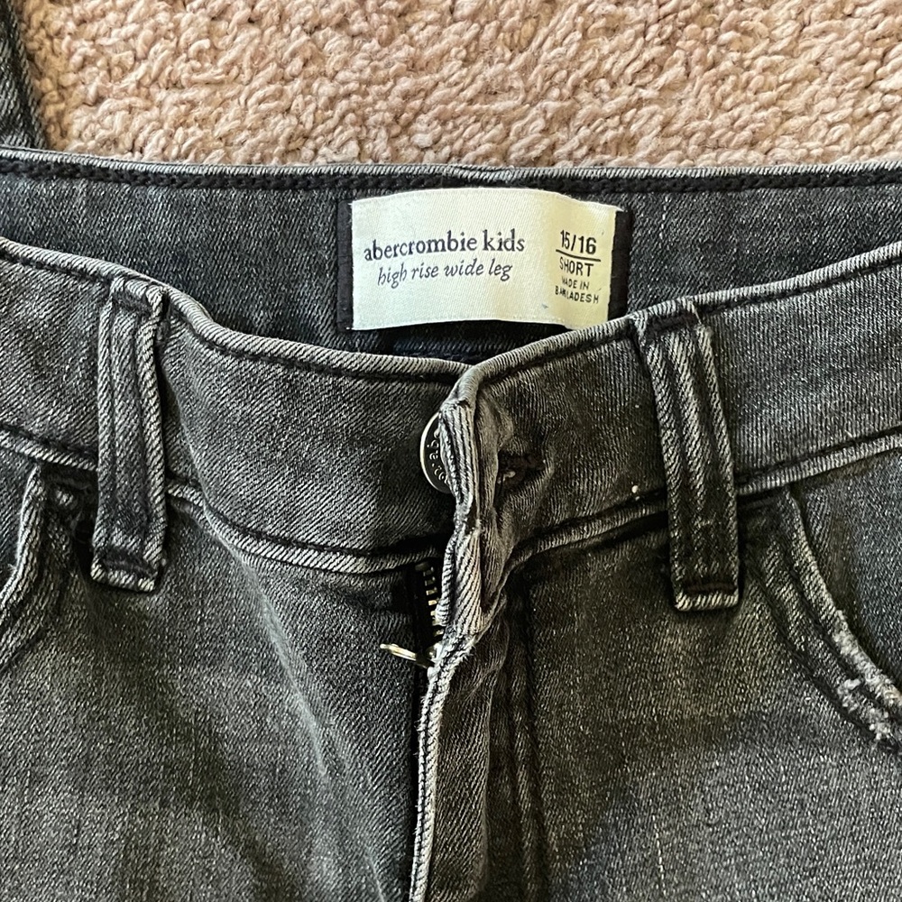 Abercrombie Kids Black High Rise Wide Leg Jeans Short - Picture 2 of 7